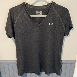EUC. Under Armour women’s heat gear t-shirt.
